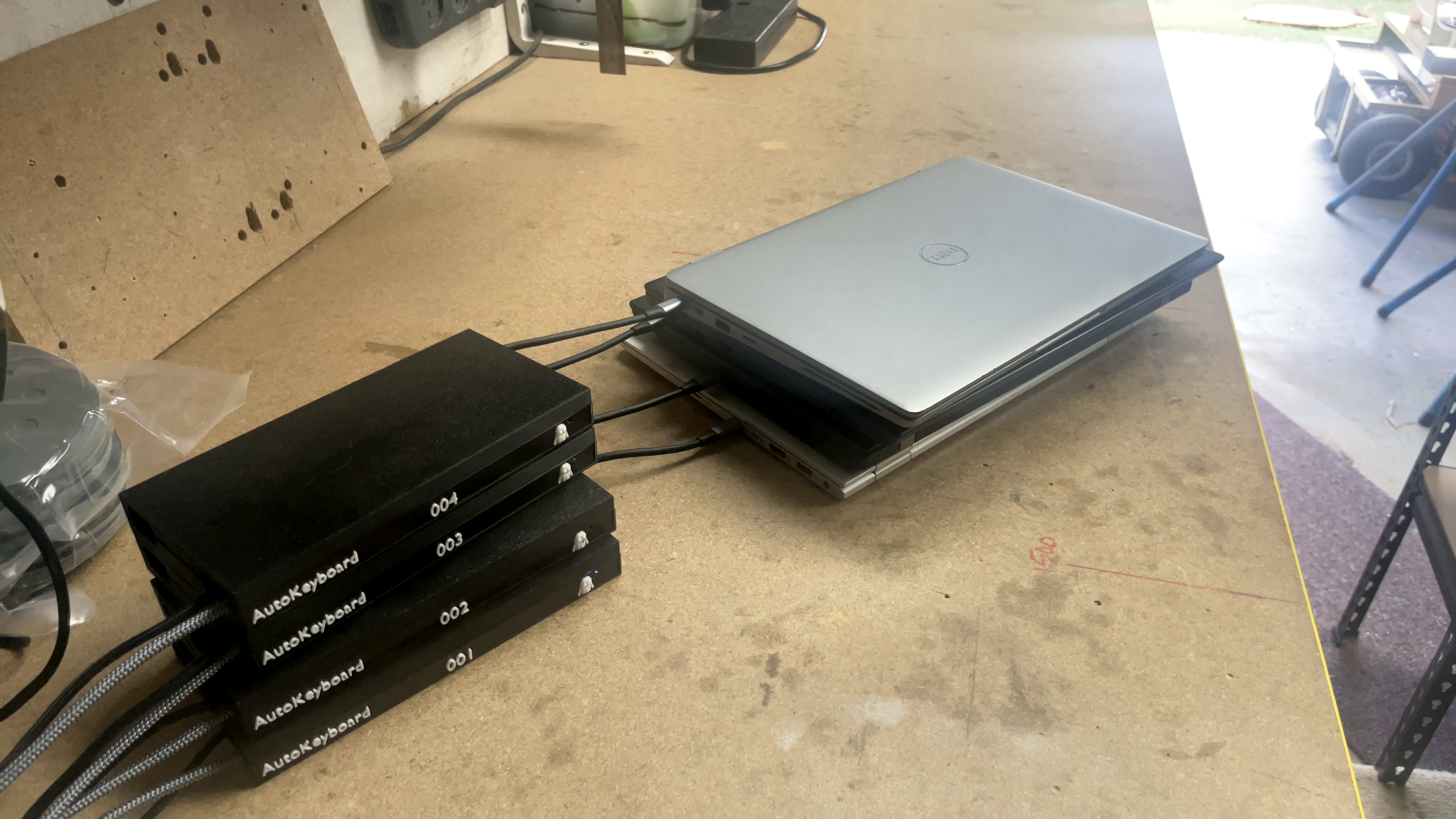 Auto Keyboard device on bench